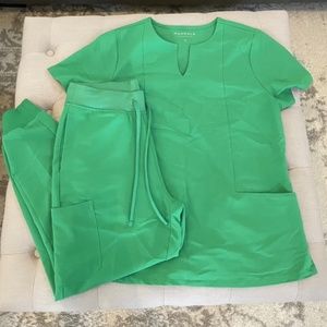 Mandala scrubs M top S pants NWOT
